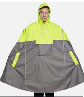 Lichtgewicht Regenjas Poncho beschikbaar voor biedingen
