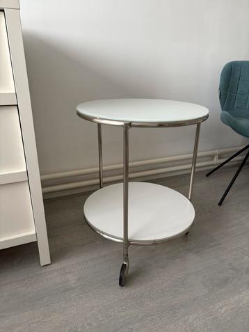 Bijzettafel Ikea beschikbaar voor biedingen