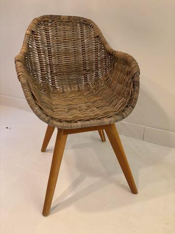 Rieten stoelen 4 stuks. €15 per stoel! beschikbaar voor biedingen