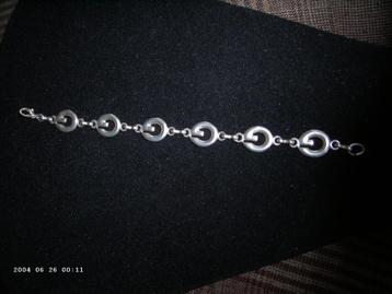 Een mooie Oude Verzilverde Armband beschikbaar voor biedingen