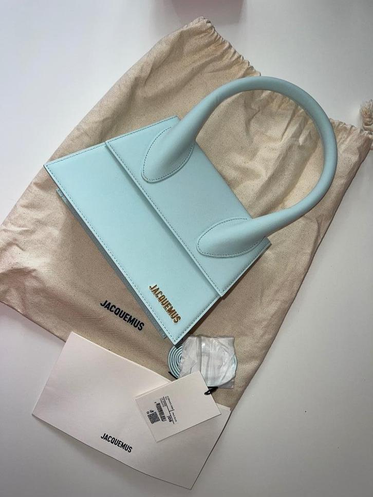 Jacquemus Le Chiquito tas pastelblauw NIEUW met online bon, Sieraden, Tassen en Uiterlijk, Tassen | Damestassen, Nieuw, Handtas