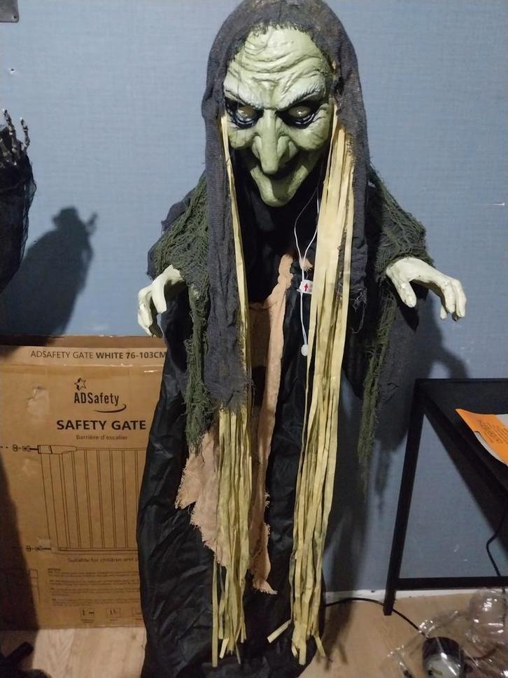 Halloween Heks met Licht, Geluid & Beweging - Nieuw, Hobby en Vrije tijd, Feestartikelen, Nieuw, Feestartikel, Halloween of Griezel