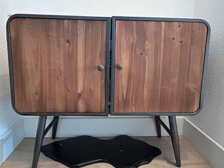 Houten Tv-kastje met metalen frame, Huis en Inrichting, Kasten | Dressoirs, Zo goed als nieuw, 50 tot 100 cm, 25 tot 50 cm, Met deur(en)