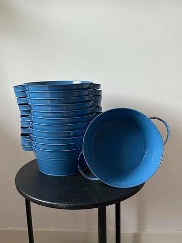 Blauwe metalen schaal / bak beschikbaar voor biedingen