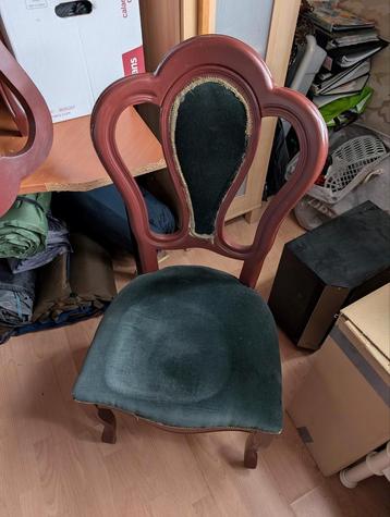 4 stoelen  beschikbaar voor biedingen