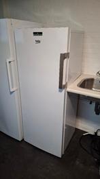 Vrijstaande diepvrieskast, zuinige en ruime vriezer, Witgoed en Apparatuur, Zo goed als nieuw, Energieklasse A of zuiniger, 140 tot 160 cm