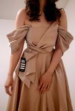 Elegante beige/goud jurk met hangmouwen - Nieuw!, Maat 38/40 (M), AG, Beige, Nieuw