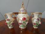 Leuke Vintage vaasjes / Kaststel met bloemen aan voorzijde, Ophalen of Verzenden