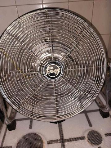 Goedwerkende ventilator igs  beschikbaar voor biedingen