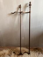 Smeedijzeren beugels, Ophalen