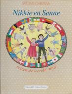 Satomi Ichikawa: Nikkie en Sanne reizen de wereld rond, Ophalen of Verzenden, Zo goed als nieuw