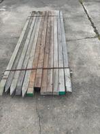 12 hardhouten palen van 2,5 meter. 7x7 centimeter, Ophalen, Zo goed als nieuw, Palen