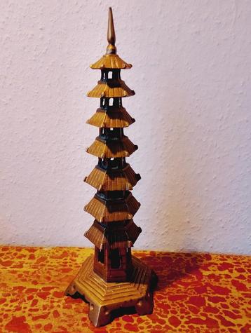 Chinese bronzen oude pagode gestempeld  beschikbaar voor biedingen