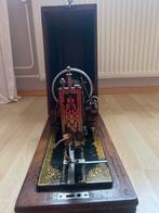 Antieke naaimachine in houten kast, Antiek en Kunst, Antiek | Naaimachines, Ophalen