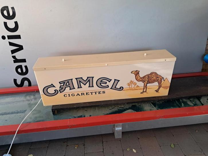 Zeldzame Camel lichtbak hing boven een balie licht van onder, Verzamelen, Merken en Reclamevoorwerpen, Gebruikt, Lichtbak of (neon) lamp