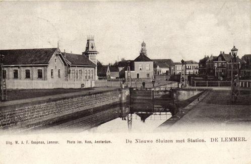 De Nieuwe Sluizen met Station. De Lemmer. - B-keus - gelopen, Verzamelen, Ansichtkaarten | Nederland, Gelopen, Friesland, 1920 tot 1940
