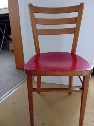 Keukenstoelen 6 stuks, gebruikt. Rood geverfde zittingen. beschikbaar voor biedingen