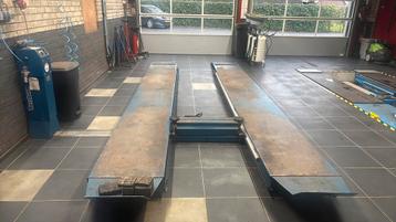 Nussbaum Uni-Lift 5000 NT schaarbrug beschikbaar voor biedingen