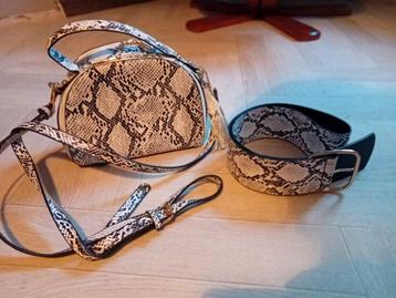 Handtas en riem met croco motief beschikbaar voor biedingen