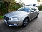 Volvo V70 200pk Automaat Leder Navi Xenon Trekhaak 1800kg. Y, Automaat, Achterwielaandrijving, Zwart, 2521 cc
