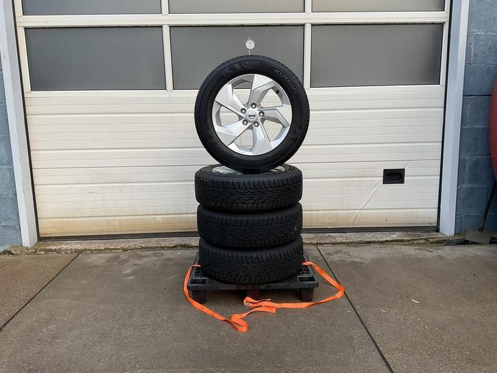 Nissan Juke. Qashai. X - Trail.  Winterset.  215 - 60 - 17., Auto-onderdelen, Banden en Velgen, Banden en Velgen, Winterbanden