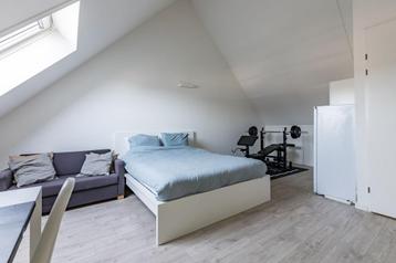 Ikea bed Malm incl. lattenboden, matras en beddengoed