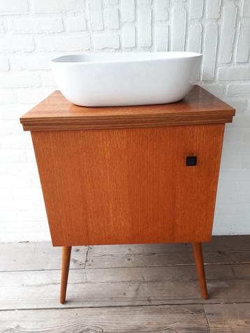 Vintage retro badkamermeubel wastafelkast Deense stijl j 60. beschikbaar voor biedingen