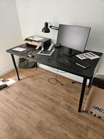 Zwart bureau van 150x75 cm met Olov verstelbare poten., Ophalen, Zo goed als nieuw