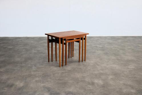 vintage nesting tables | bijzettafels | teak | Zweeds, Huis en Inrichting, Tafels | Bijzettafels, Gebruikt, Rond, 45 tot 60 cm
