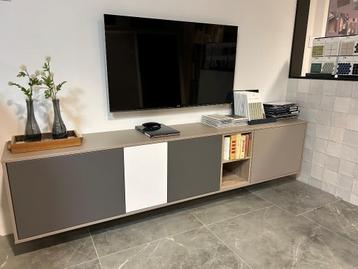dressoir/tv kast  beschikbaar voor biedingen