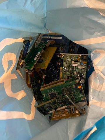 gezocht: videokaarten/audiokaarten/netwerkkaarten €5 per kg beschikbaar voor biedingen
