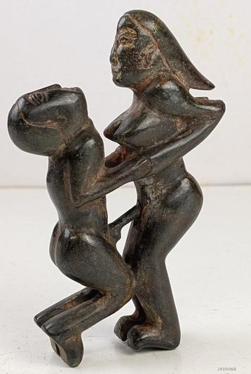 Zeldzaam voorouderbeeld  Puntgaaf, geen restauraties  Wordt beschikbaar voor biedingen