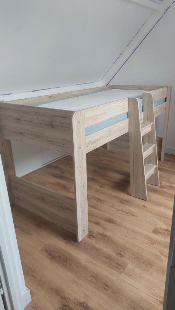 Halfhoogslaper én opbergkastje, Kinderen en Baby's, Kinderkamer | Stapelbedden en Hoogslapers, Zo goed als nieuw, Halfhoogslaper