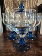 4 Bormioli Rocco ijscoupes / dessertglazen op blauwe voet, Ophalen of Verzenden, Zo goed als nieuw, Overige typen