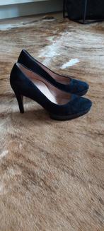 Tamaris Zwarte Suede Pumps - Maat 40, Tamaris, Ophalen, Zo goed als nieuw, Zwart