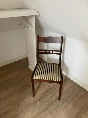 Twee stoelen gratis!!! beschikbaar voor biedingen