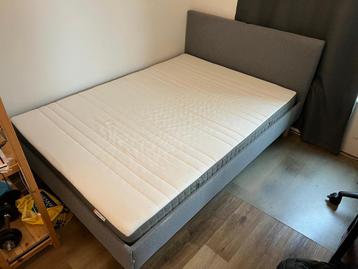 IKEA gestoffeerd bed NARRÖN 140x200 cm met matras beschikbaar voor biedingen