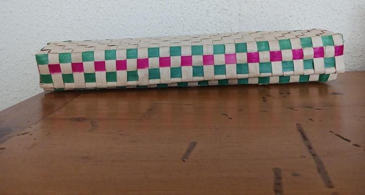 Kerst doos of mand van Bamboe met Hangemaakte slinger, Diversen, Kerst, Zo goed als nieuw, Ophalen of Verzenden