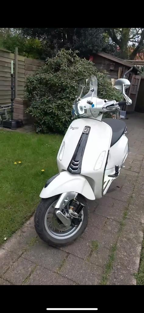 Vespa Sprint 80cc - Forged Carbon | Zelioni | malossi, Fietsen en Brommers, Scooters | Vespa, Zo goed als nieuw, Overige modellen