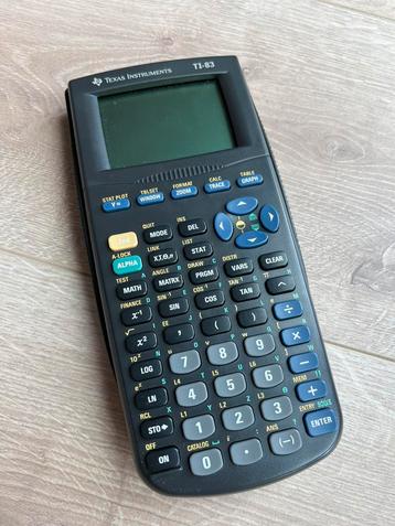 TI-83 grafische rekenmachine — zo goed als nieuw beschikbaar voor biedingen