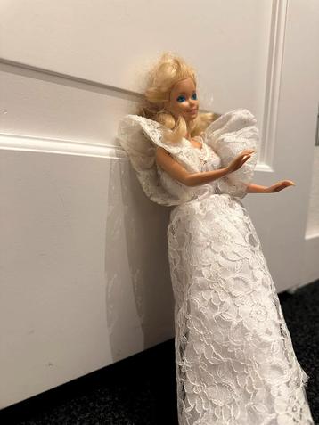 Vintage Barbie 1966 met originele trouwjurk beschikbaar voor biedingen