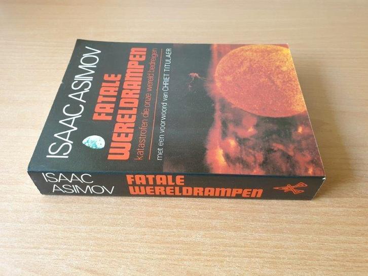 Asimov - Fatale Wereldrampen, Boeken, Fantasy, Gelezen, Ophalen of Verzenden