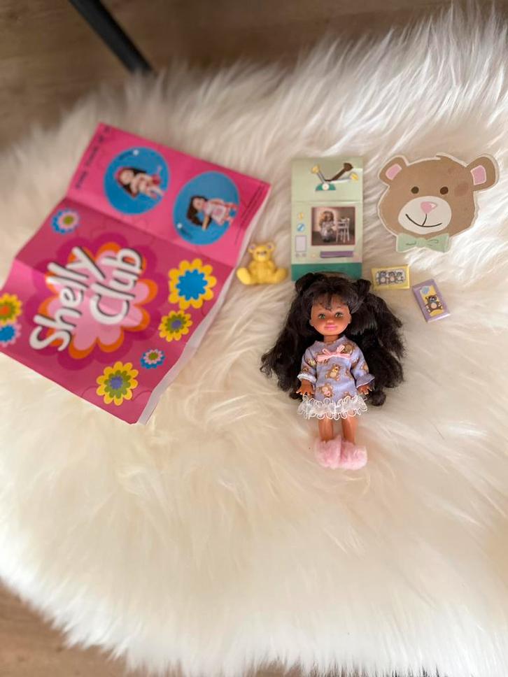 Pyjama Fun, Maria, originele Barbie uit Shelly/Kelly Club, Kinderen en Baby's, Speelgoed | Poppen, Zo goed als nieuw, Barbie, Ophalen