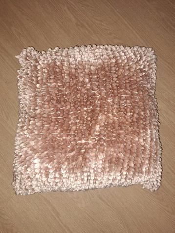 Roze kussen beschikbaar voor biedingen