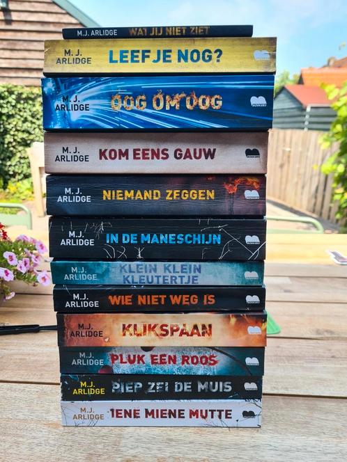 M.J. Arlidge - serie, Boeken, Thrillers, Zo goed als nieuw, Nederland, Ophalen of Verzenden
