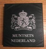 Album met 20 muntsets NEderland 1982 t/m 2001 jaarsets, Postzegels en Munten, Munten | Nederland, Setje, Ophalen of Verzenden