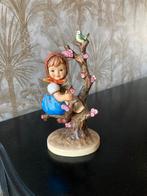Goebel Hummel Apple Tree Girl, Verzamelen, Beelden en Beeldjes, Ophalen of Verzenden, Gebruikt, Hummel