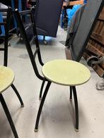 2x Compacte retro vintage eetkamerstoelen, Huis en Inrichting, Stoelen, Ophalen, Gebruikt, Bruin, Twee