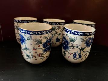 Set van 5 chinese theekopjes met bloemmotief beschikbaar voor biedingen