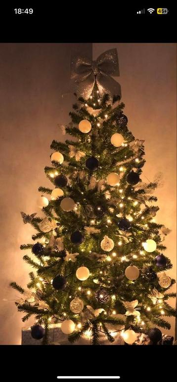 Complete kunst kerstboom beschikbaar voor biedingen